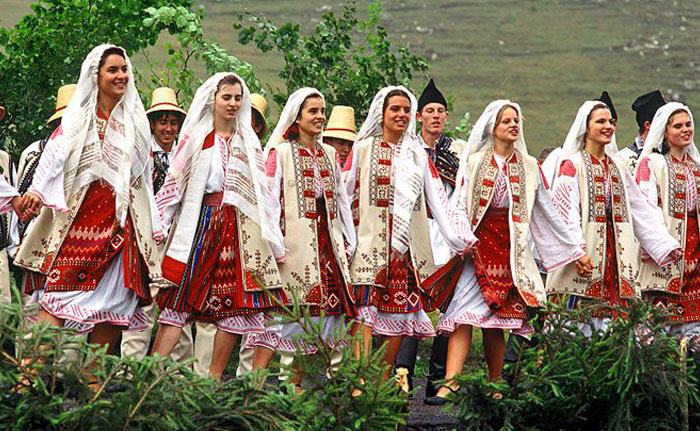 Traditional Romanian clothing
